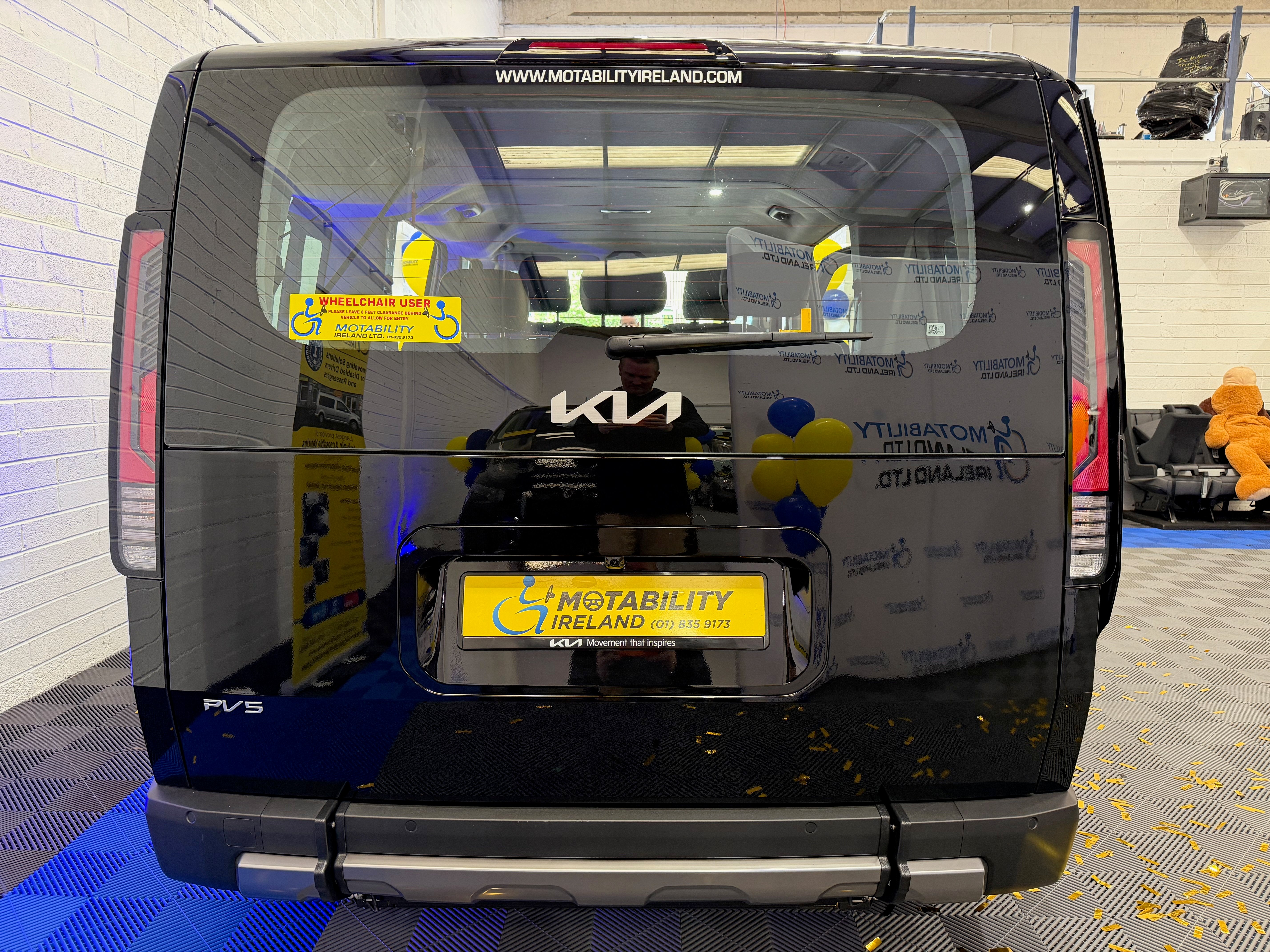 kia-pv5-wav-flat-rear